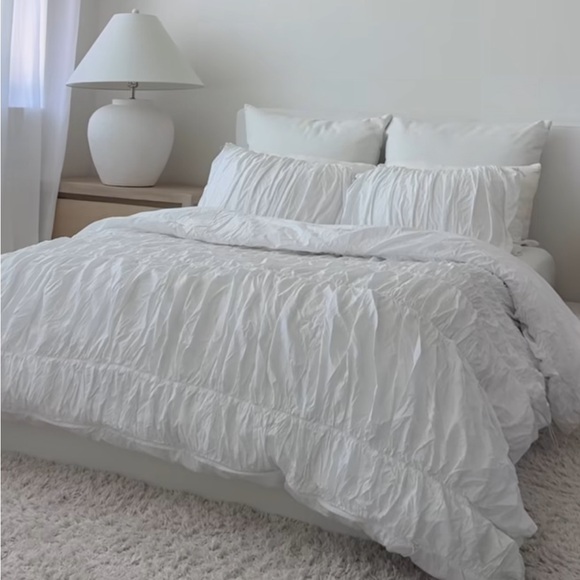 Pottery Barn Full/Queen Ruched White Duvet Cover - Picture 1 of 6